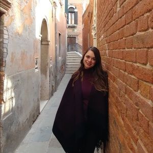 Meet your Posher, Laura